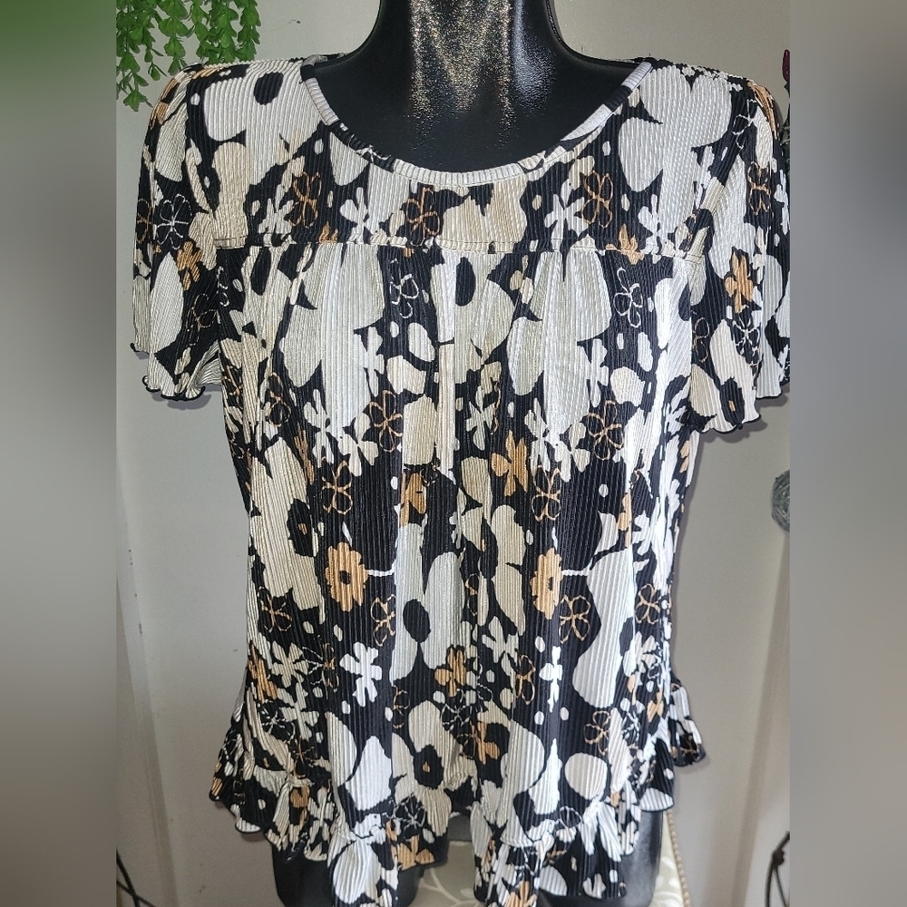 Russell Kemp Crinkled Fabric Short Sleeve Top